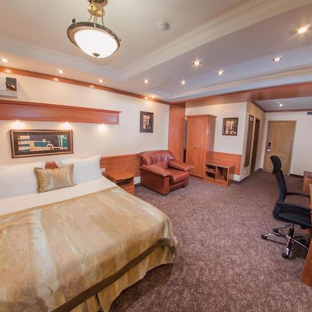 Hotel Uyut אלמטי מראה חיצוני תמונה