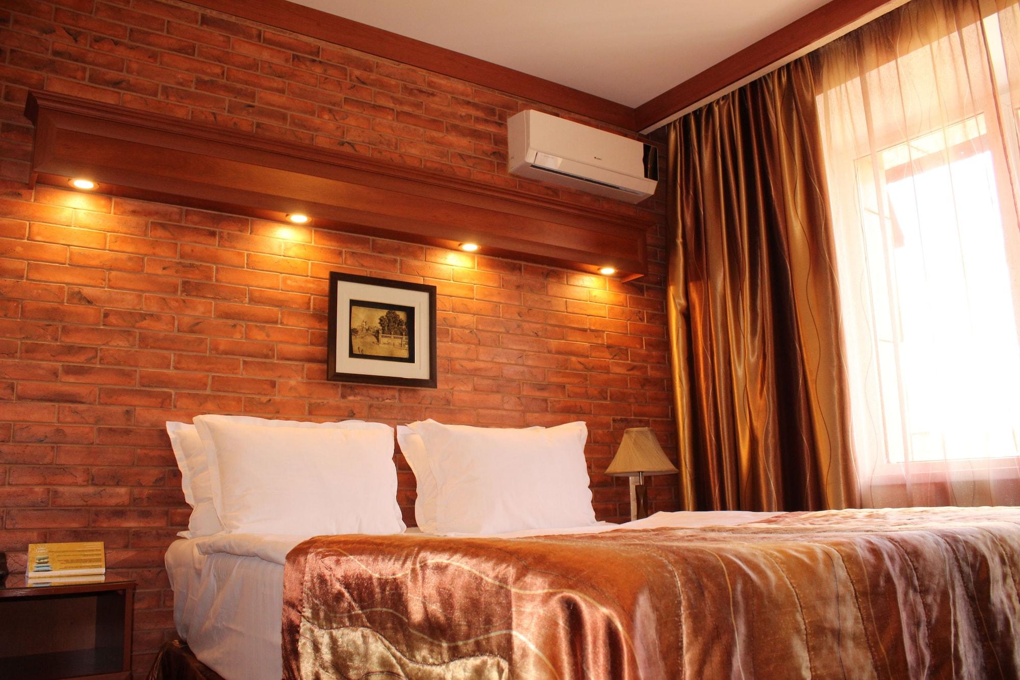 Hotel Uyut אלמטי מראה חיצוני תמונה