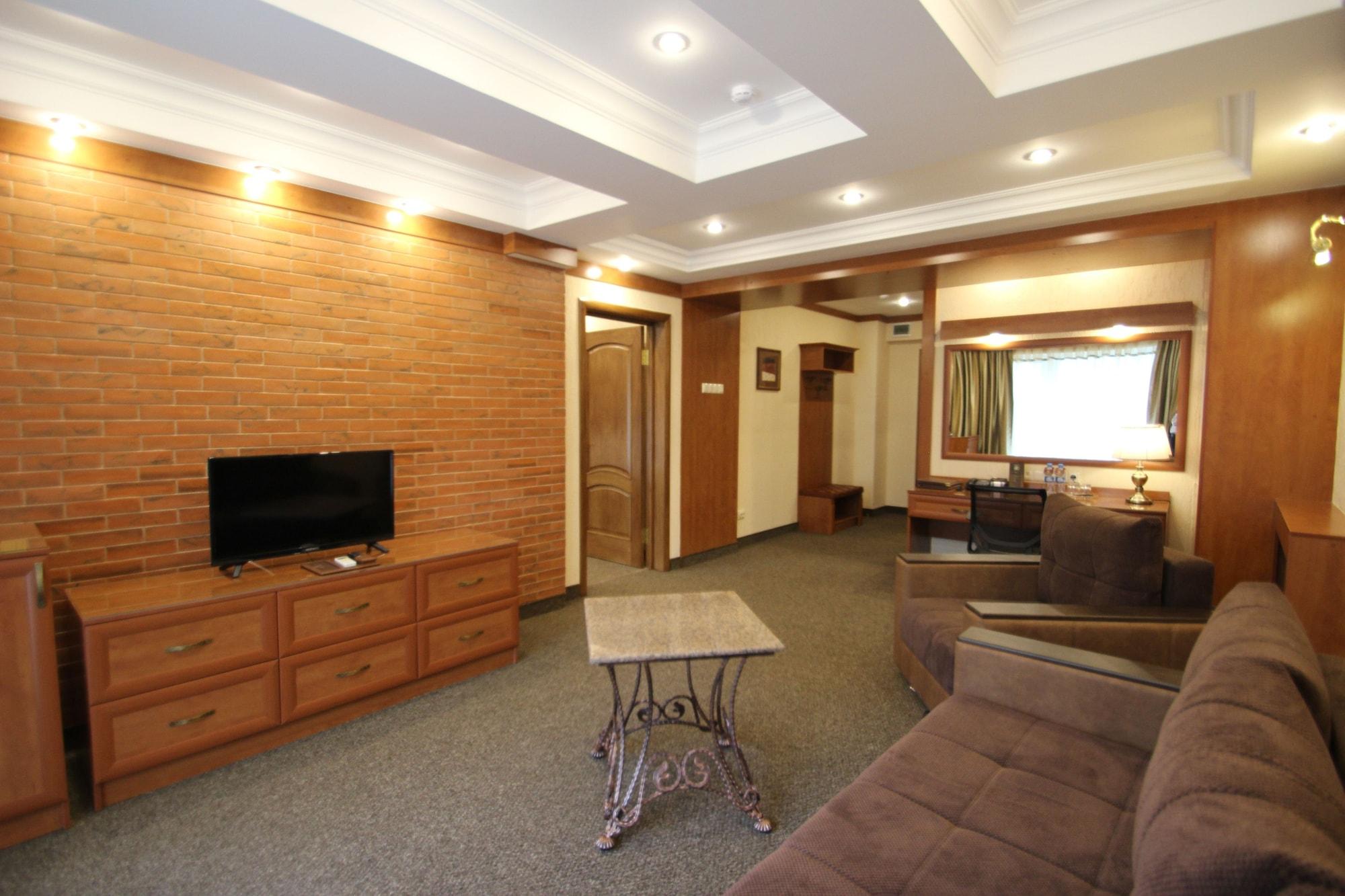 Hotel Uyut אלמטי מראה חיצוני תמונה