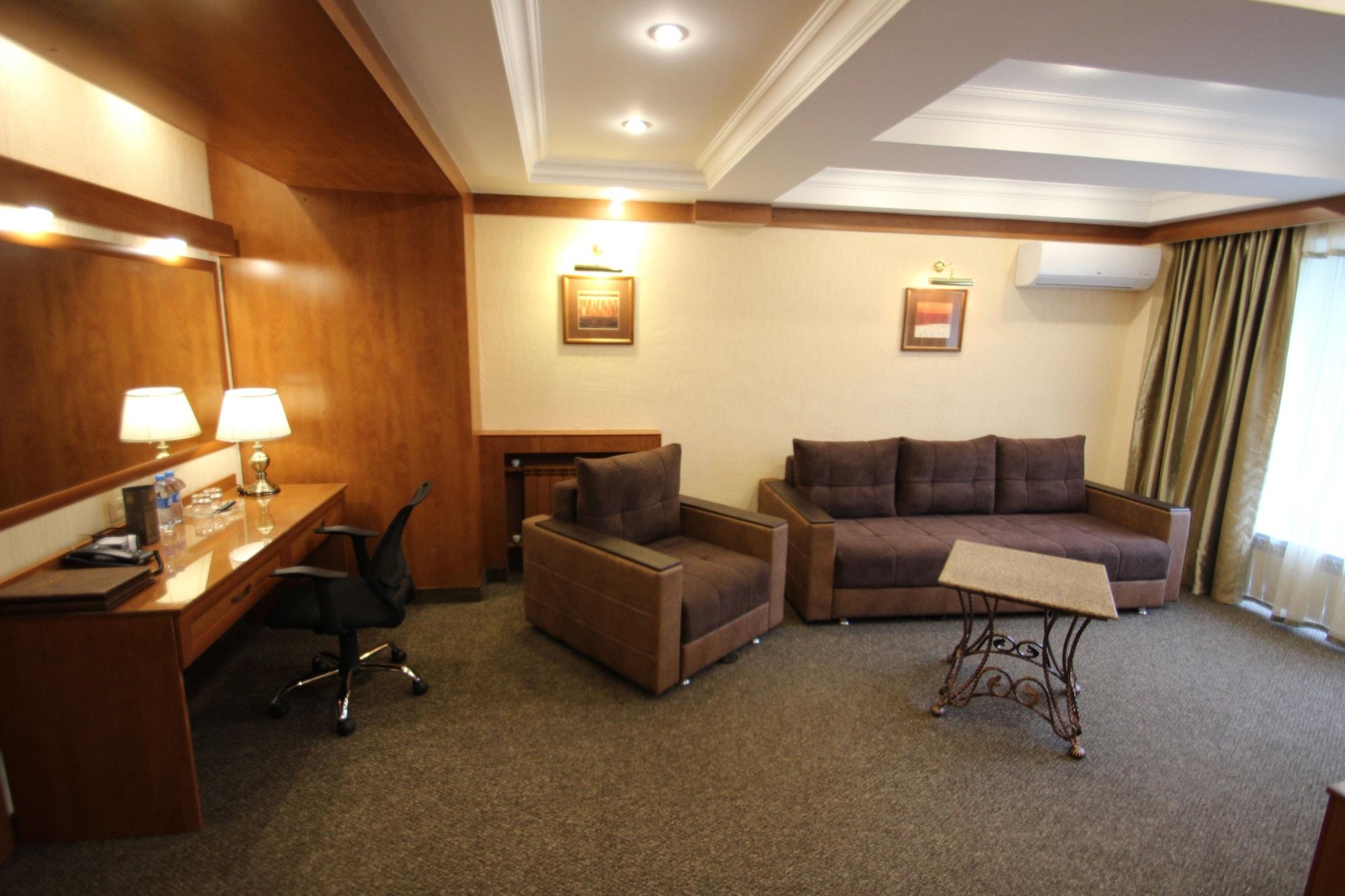 Hotel Uyut אלמטי מראה חיצוני תמונה
