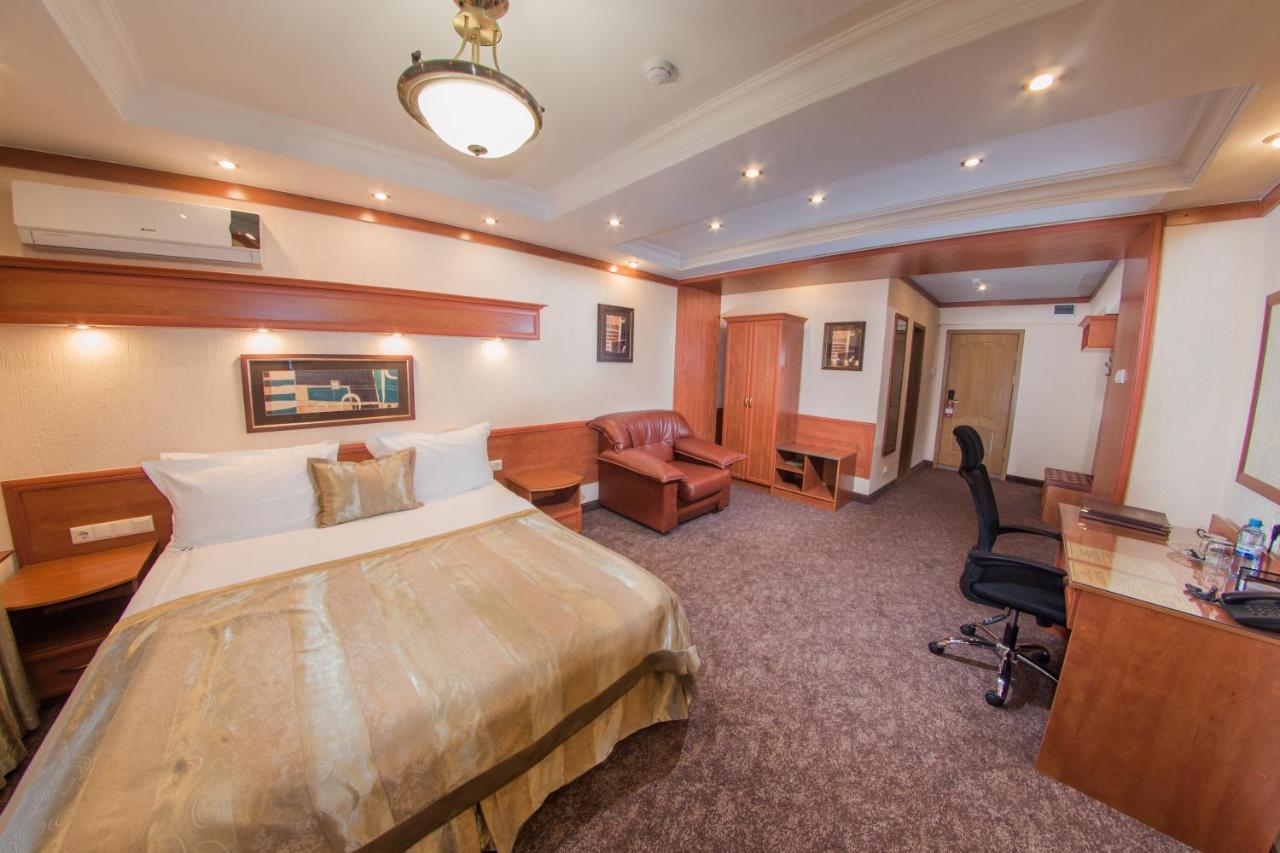 Hotel Uyut אלמטי מראה חיצוני תמונה