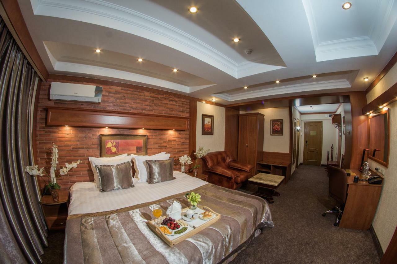 Hotel Uyut אלמטי מראה חיצוני תמונה