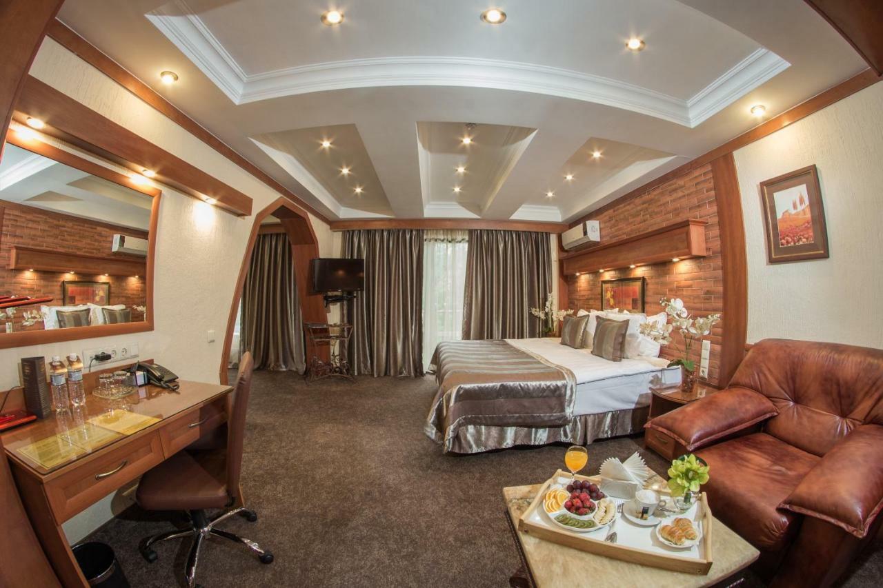 Hotel Uyut אלמטי מראה חיצוני תמונה