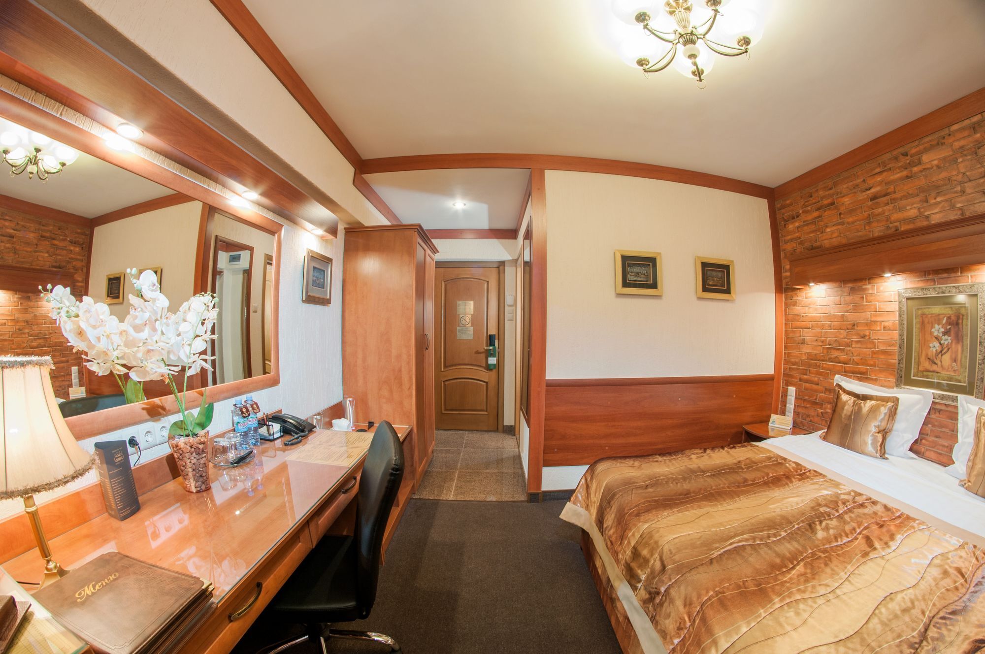 Hotel Uyut אלמטי מראה חיצוני תמונה