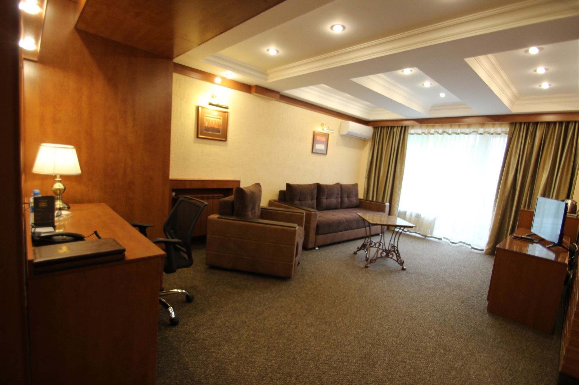 Hotel Uyut אלמטי מראה חיצוני תמונה