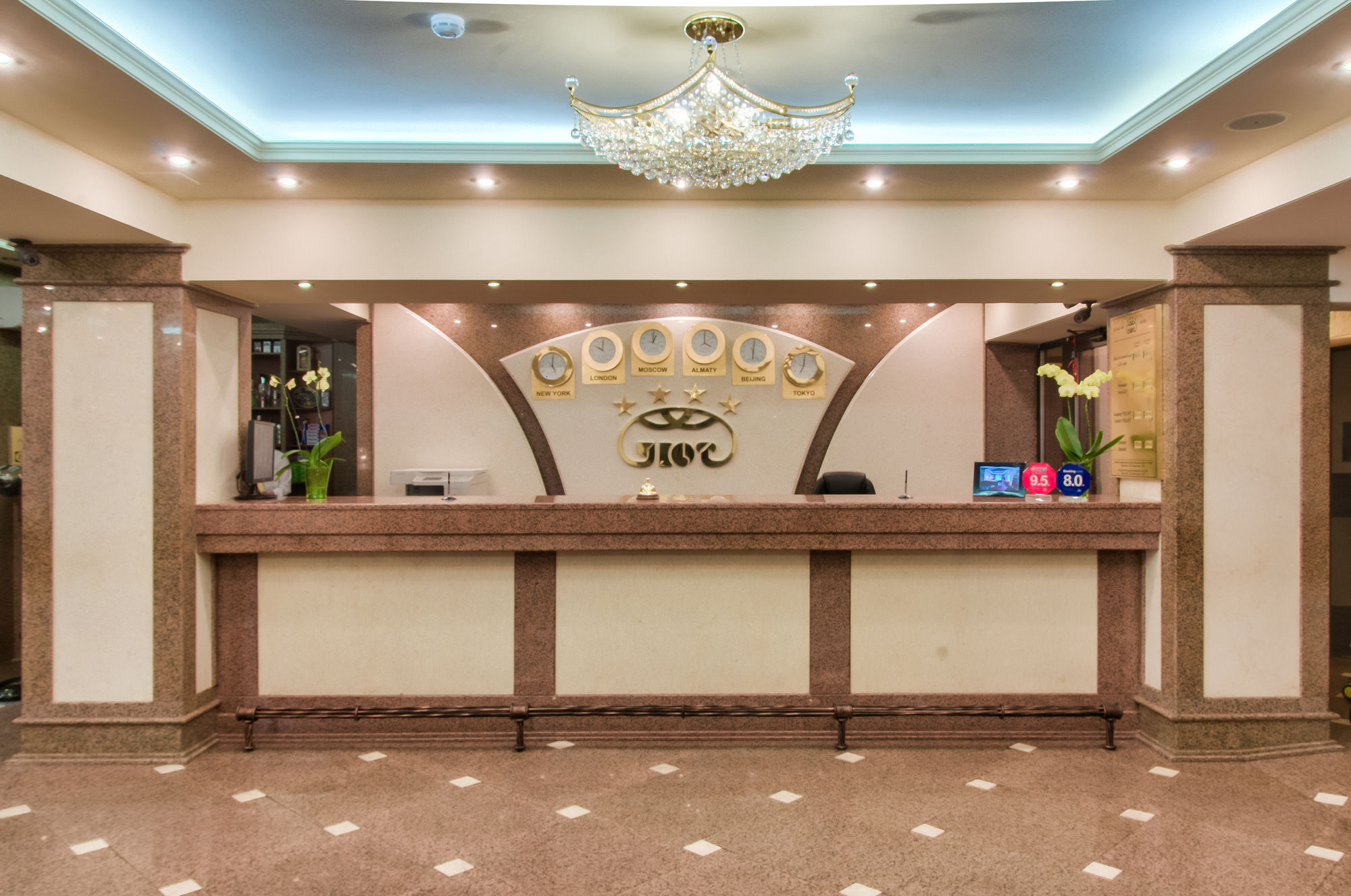 Hotel Uyut אלמטי מראה חיצוני תמונה