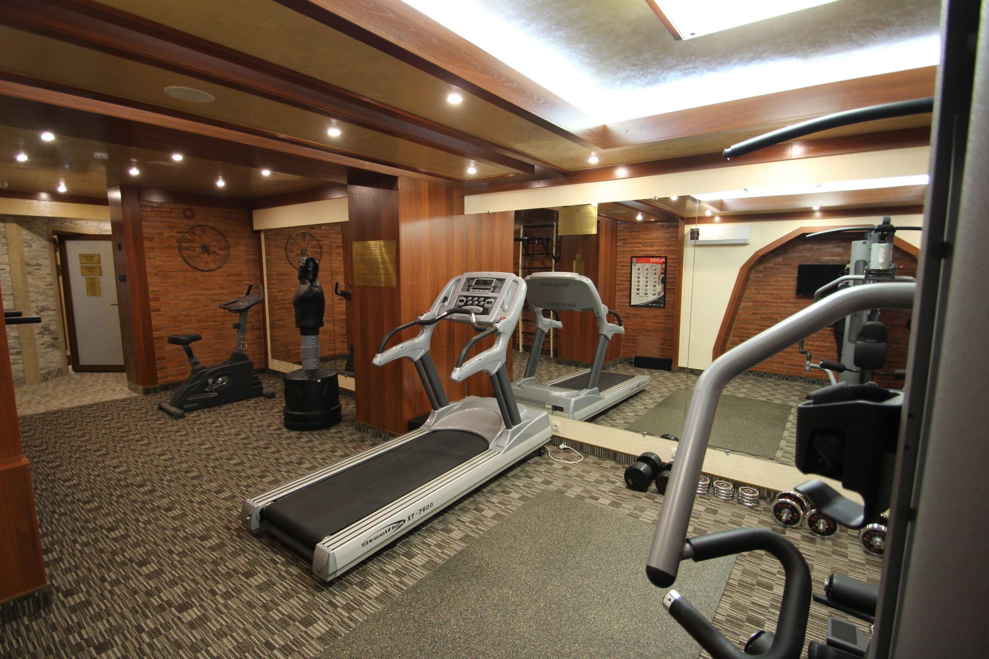 Hotel Uyut אלמטי מראה חיצוני תמונה