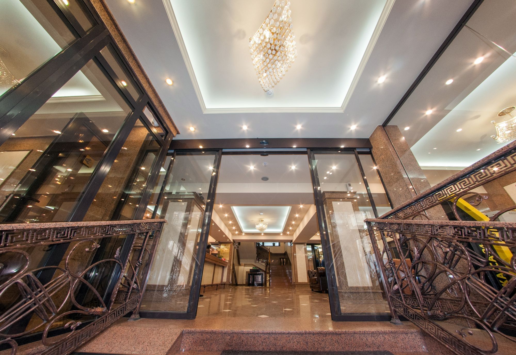 Hotel Uyut אלמטי מראה חיצוני תמונה