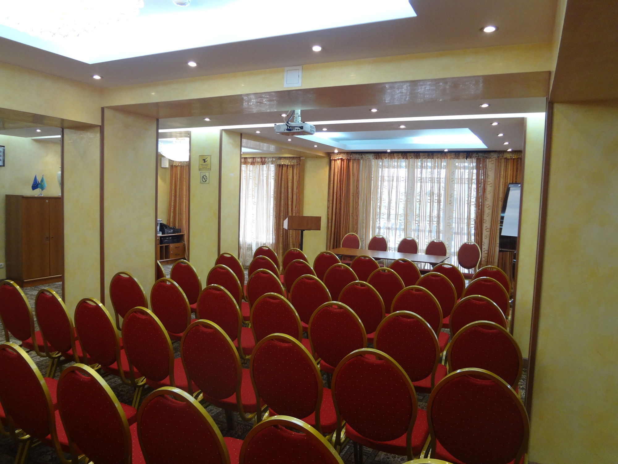 Hotel Uyut אלמטי מראה חיצוני תמונה