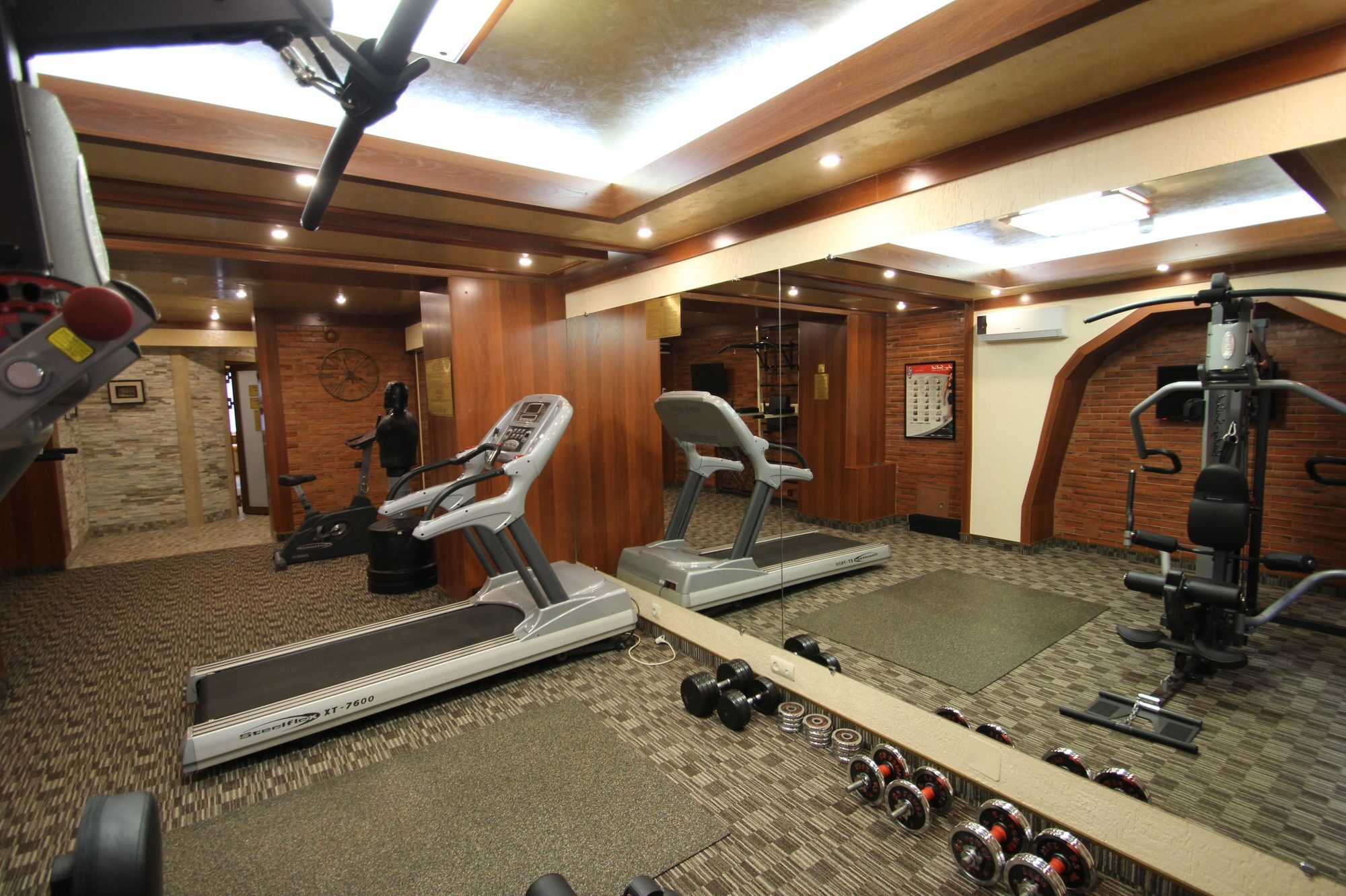 Hotel Uyut אלמטי מראה חיצוני תמונה