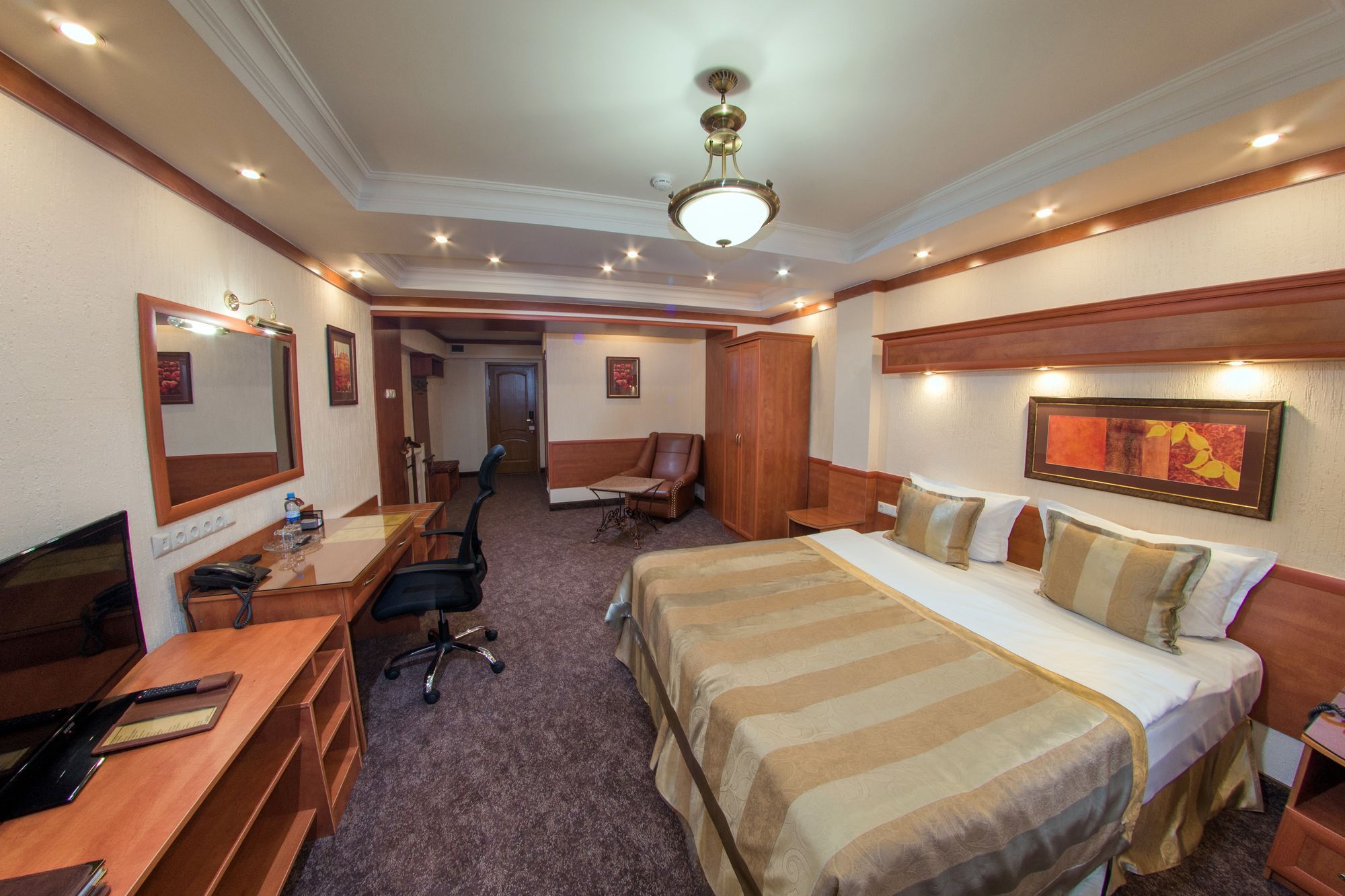 Hotel Uyut אלמטי מראה חיצוני תמונה