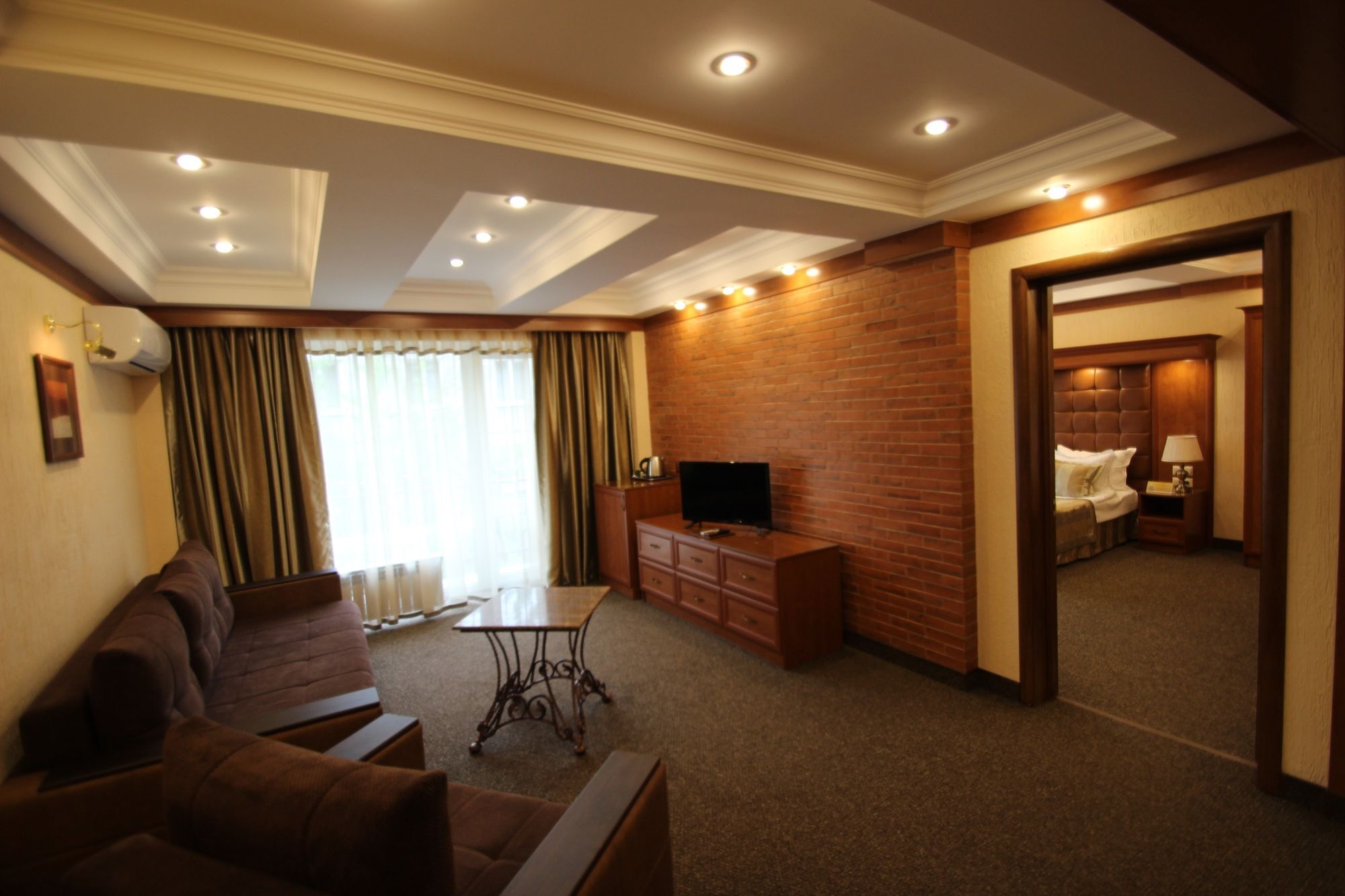Hotel Uyut אלמטי מראה חיצוני תמונה