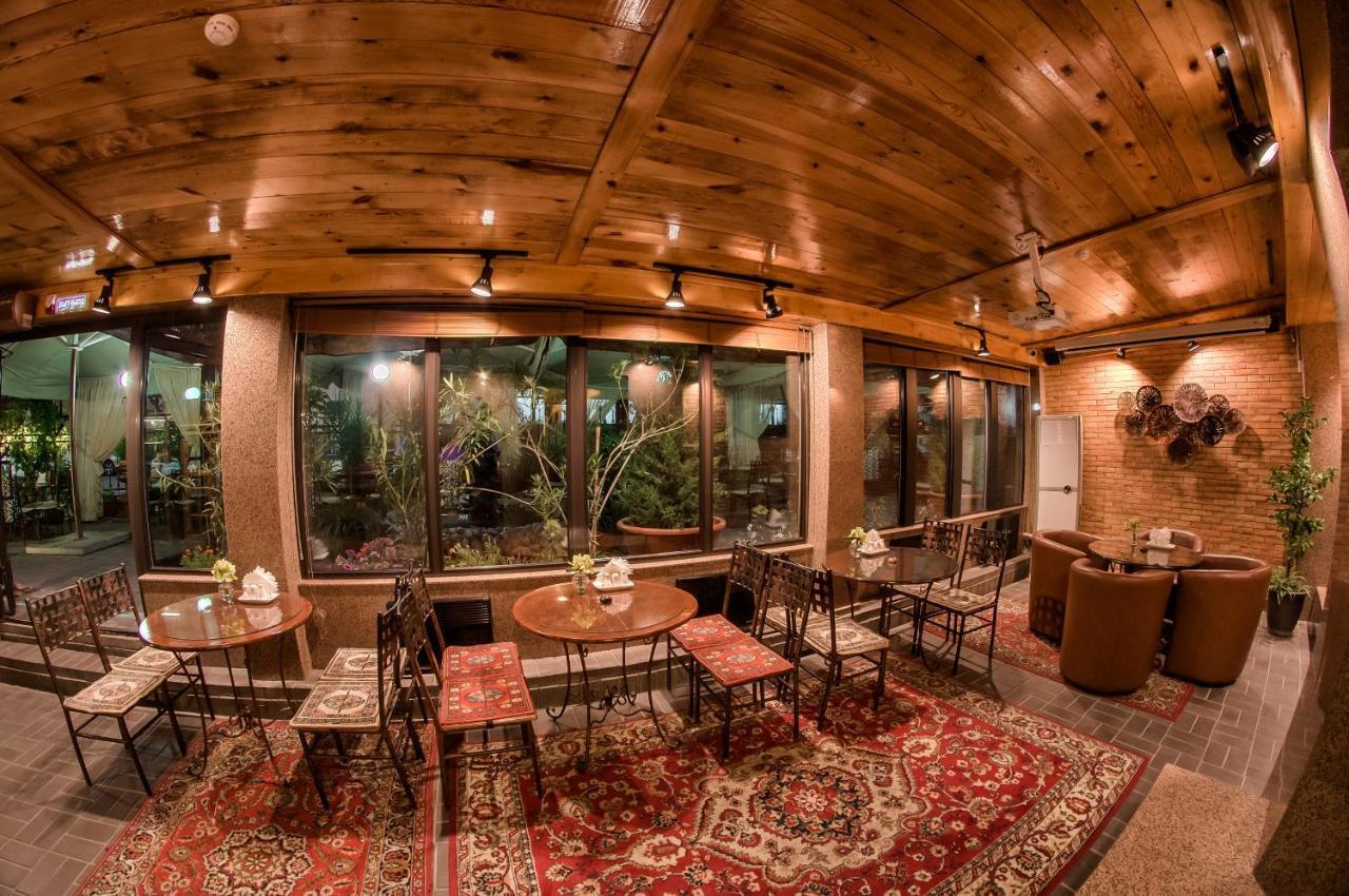 Hotel Uyut אלמטי מראה חיצוני תמונה