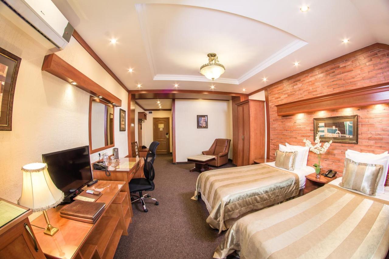 Hotel Uyut אלמטי מראה חיצוני תמונה